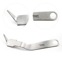 Gluteus Retractor 8.25" (21cm) Handle to Bend Length 6.5" (16.5cm) Depth from Bend 4.25" (10.8cm)